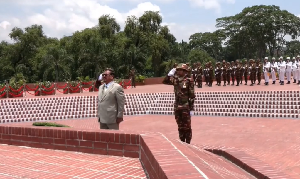 জাতীয় স্মৃতিসৌধে বীর শহীদদের প্রতি শ্রদ্ধা জানালেন ভারপ্রাপ্...